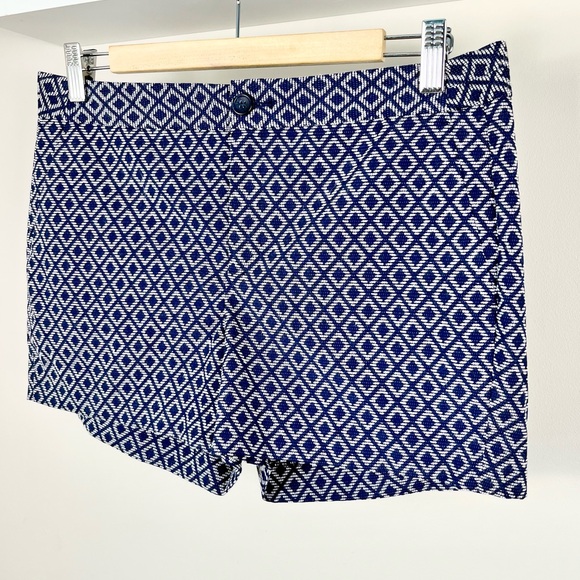 Banana Republic Hampton Fit Shorts - Picture 2 of 11